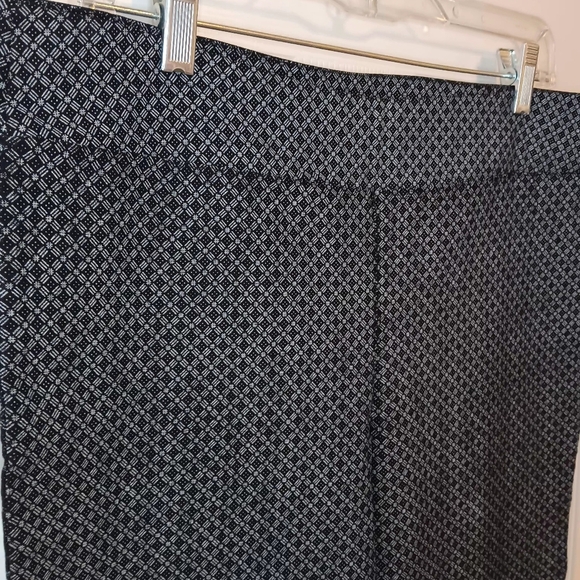 Margaret M Straight Leg Slimming Pull-on Ankle Pants - Picture 2 of 6